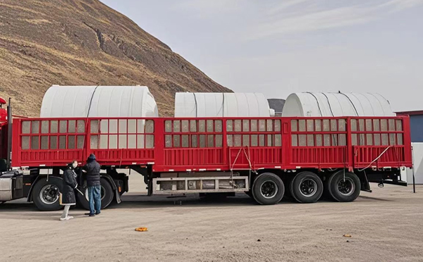 漳县塑料桶装车完毕准备运输中