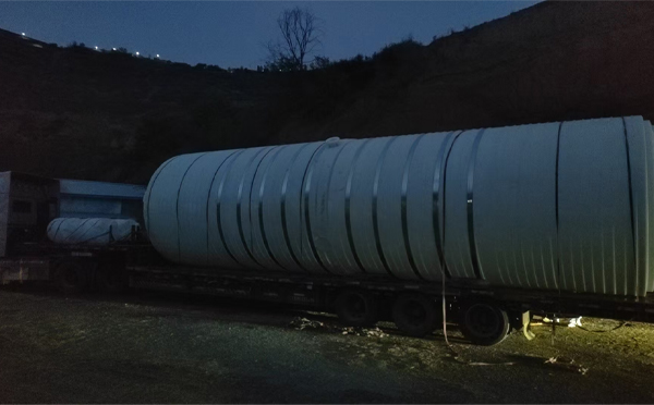 漳县圆桶运输途中